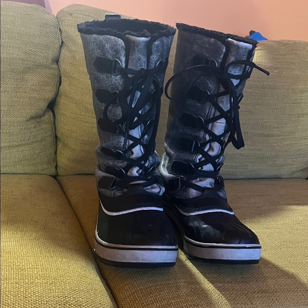 Sorel Distressed Women's Winter Boots